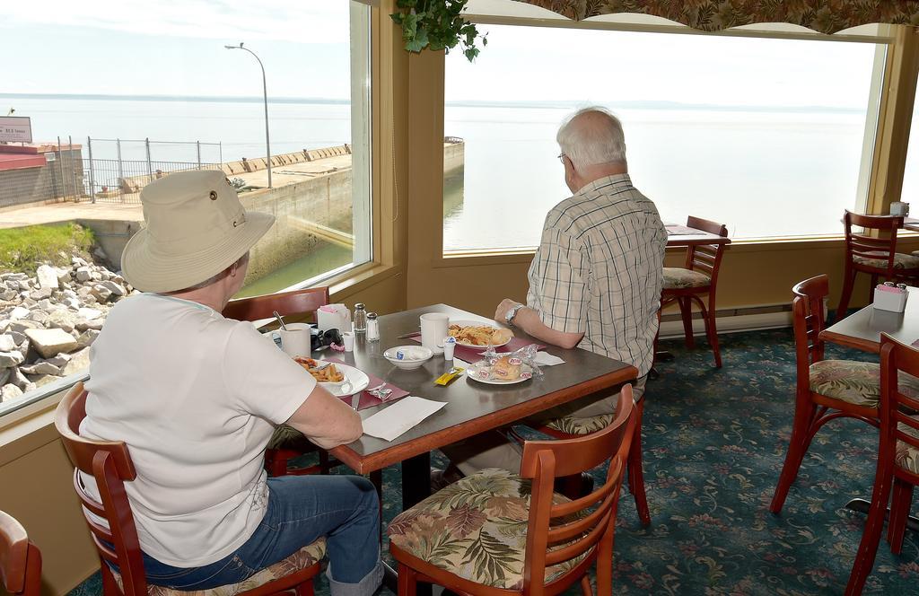 Auberge Sur Mer Charlevoix Saint-Simeon  ภายนอก รูปภาพ
