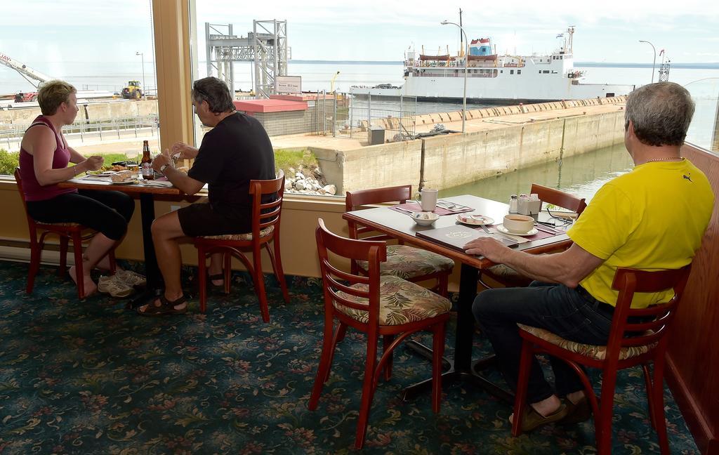 Auberge Sur Mer Charlevoix Saint-Simeon  ภายนอก รูปภาพ