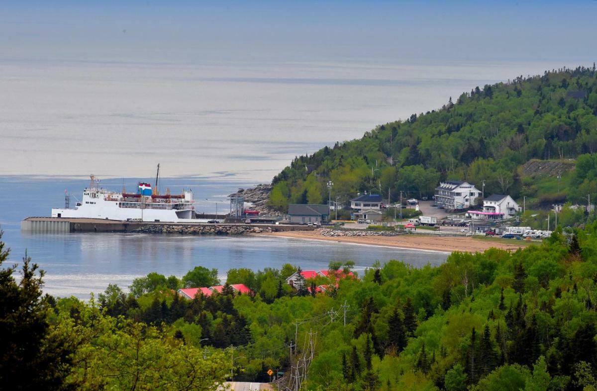Auberge Sur Mer Charlevoix Saint-Simeon  ภายนอก รูปภาพ